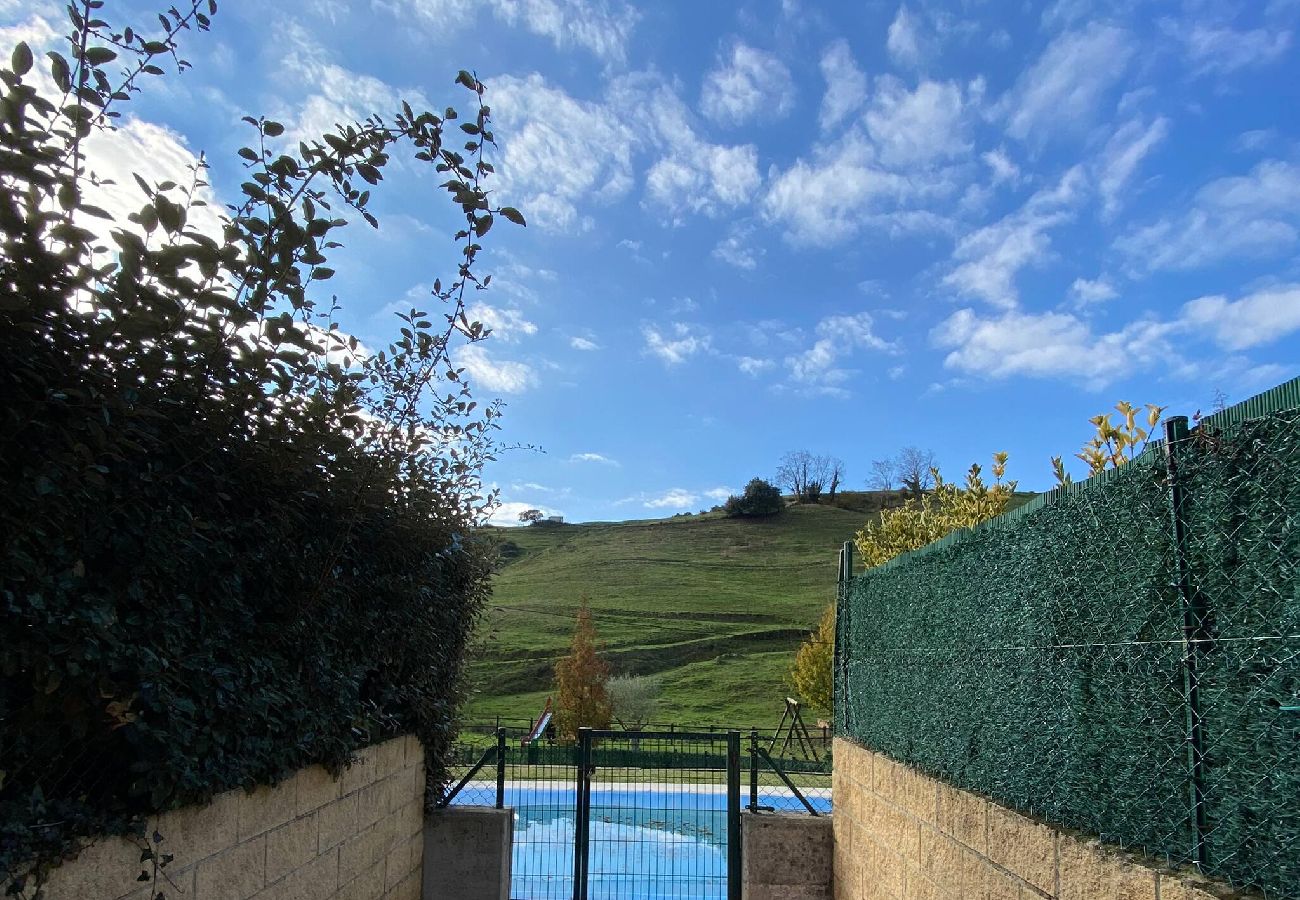 Apartamento en Oreña - Rozando el Mar en Puerto Calderón con piscina