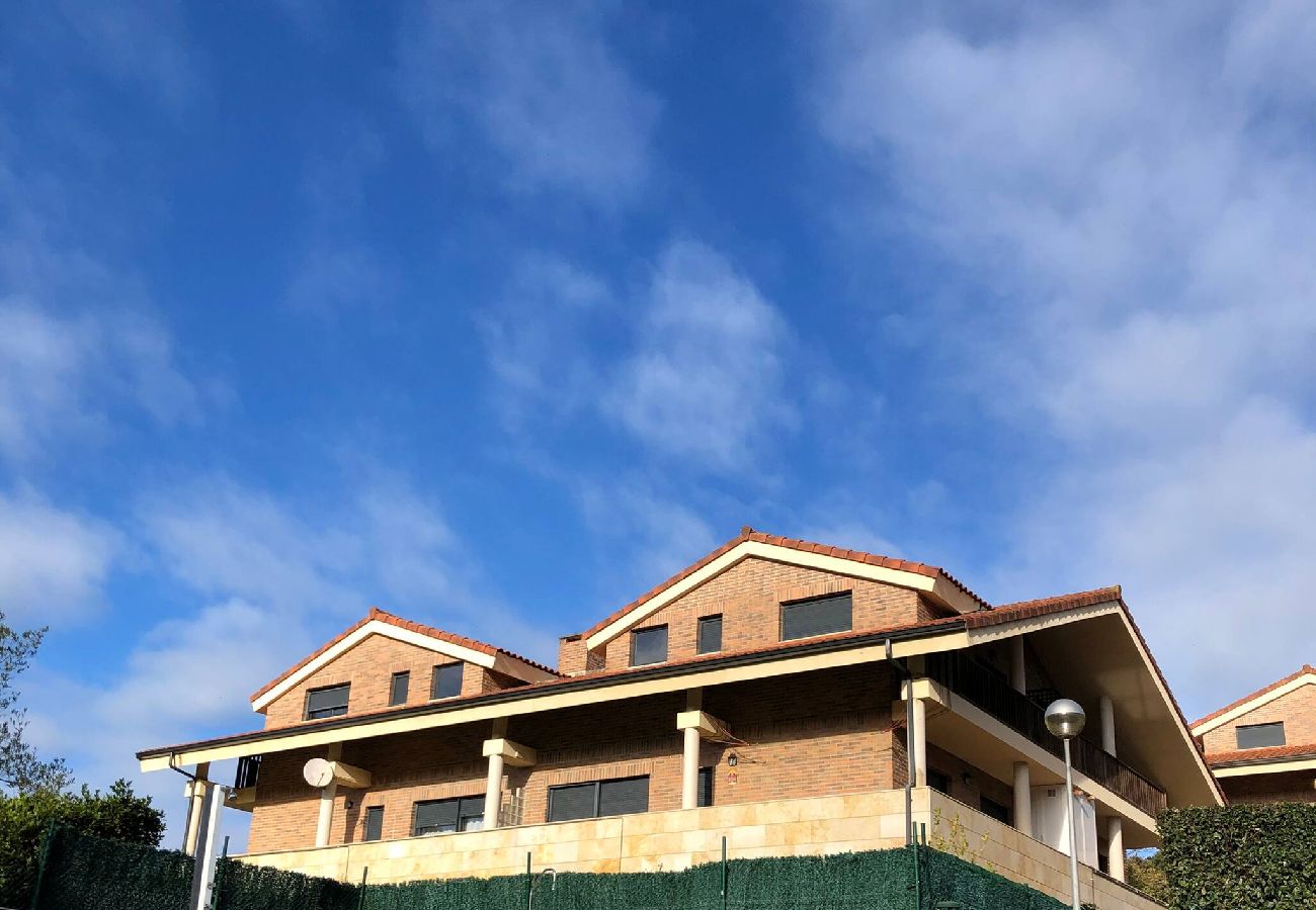 Apartamento en Oreña - Rozando el Mar en Puerto Calderón con piscina