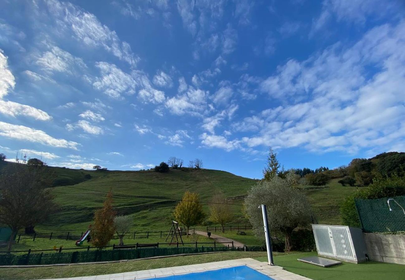 Apartamento en Oreña - Rozando el Mar en Puerto Calderón con piscina