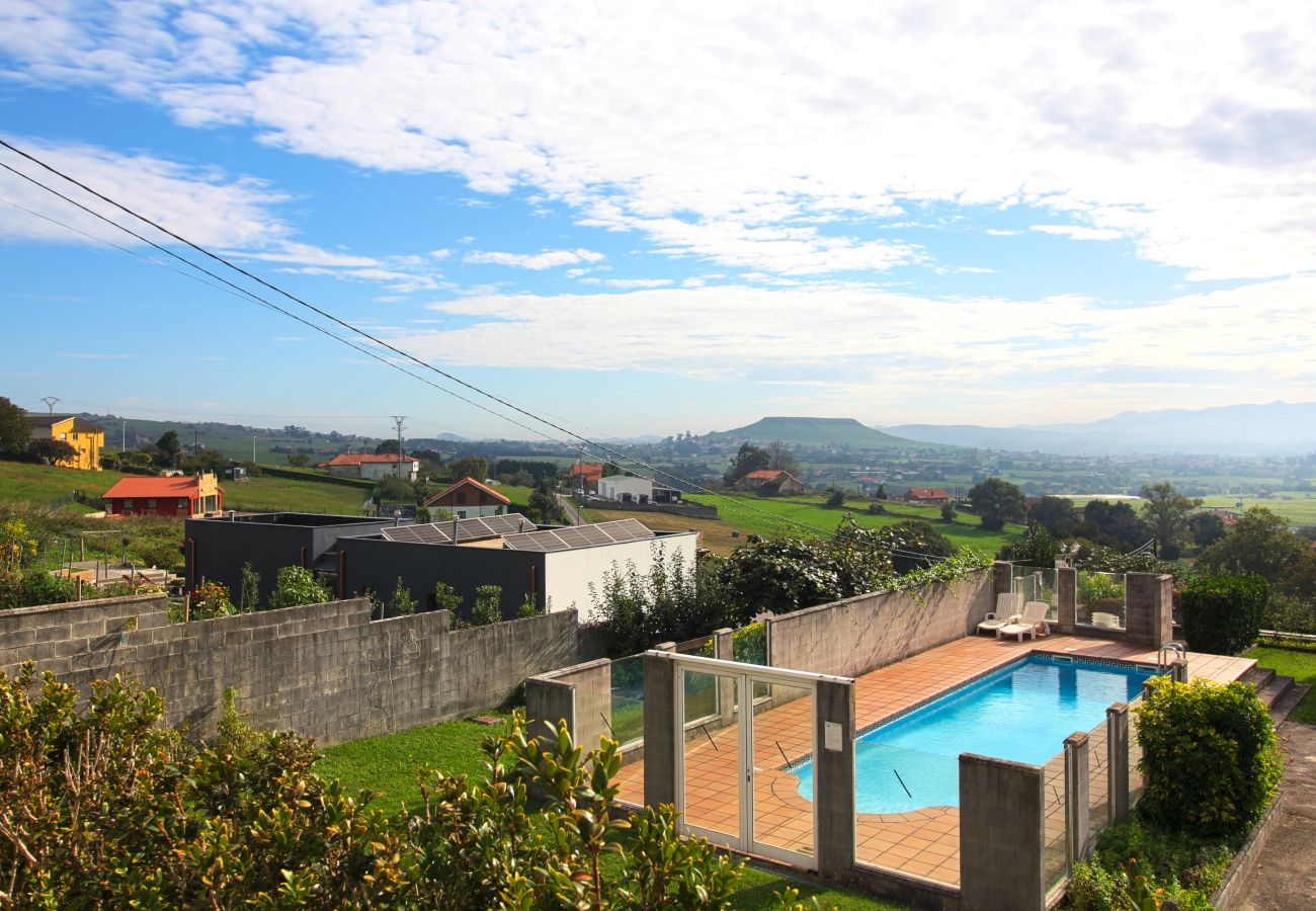 Casa en Suances - Villa Margarita con piscina, barbacoa y jardín