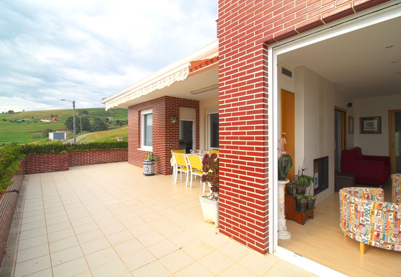 Casa en Suances - Villa Margarita con piscina, barbacoa y jardín