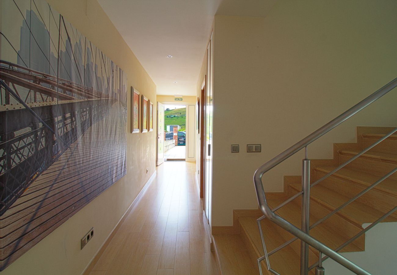 Casa en Suances - Villa Margarita con piscina, barbacoa y jardín