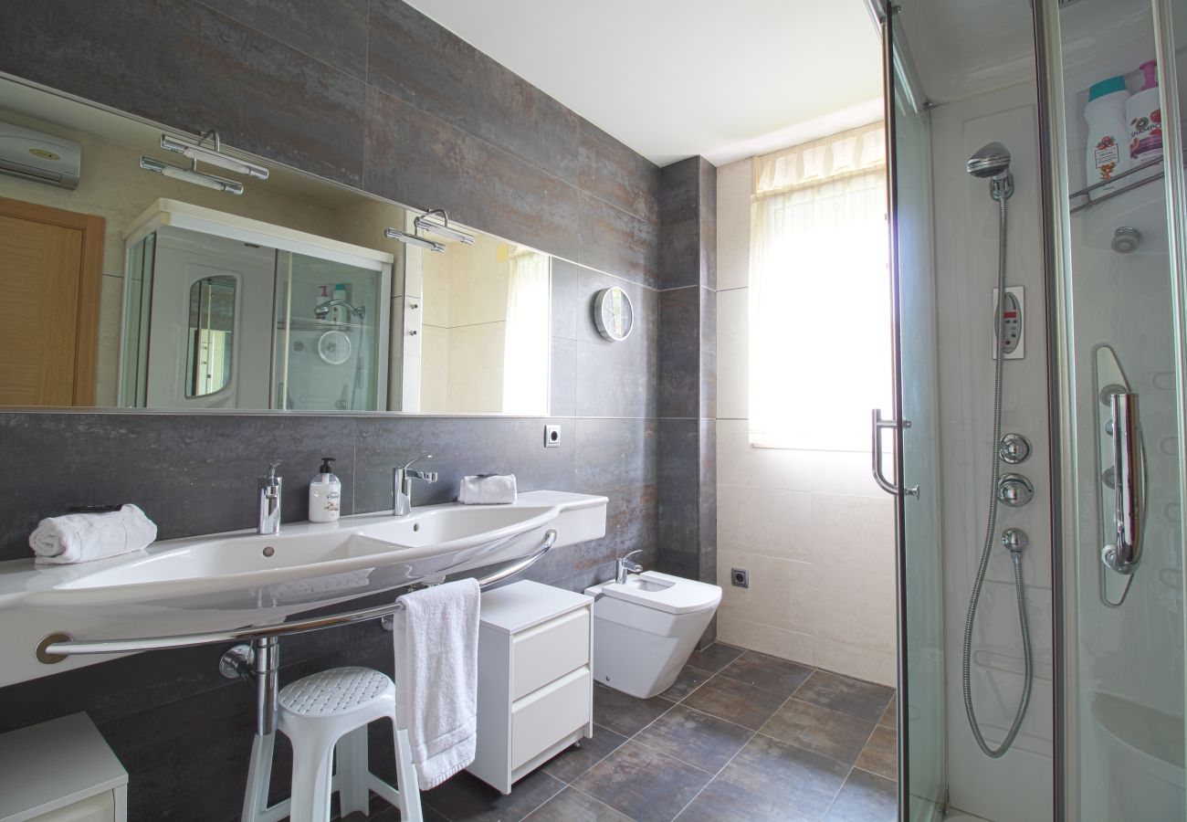 Casa en Suances - Villa Margarita con piscina, barbacoa y jardín