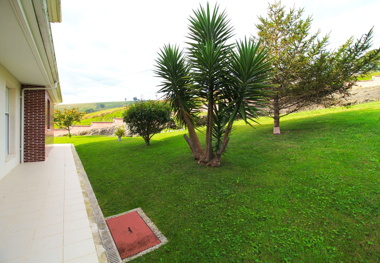 Casa en Suances - Villa Margarita con piscina, barbacoa y jardín